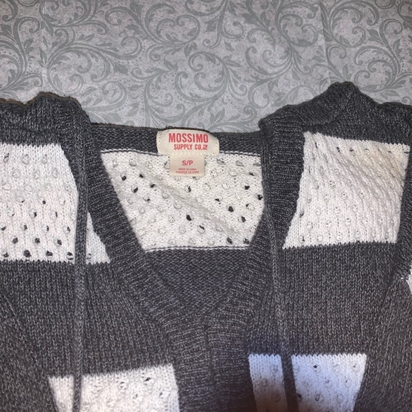 Mossimo,Crochet pullover hooded sweatshirt. - Picture 2 of 5